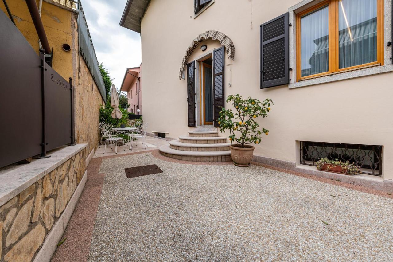 New Casa Ilaria Close To Center Torri Del Benaco Exterior photo