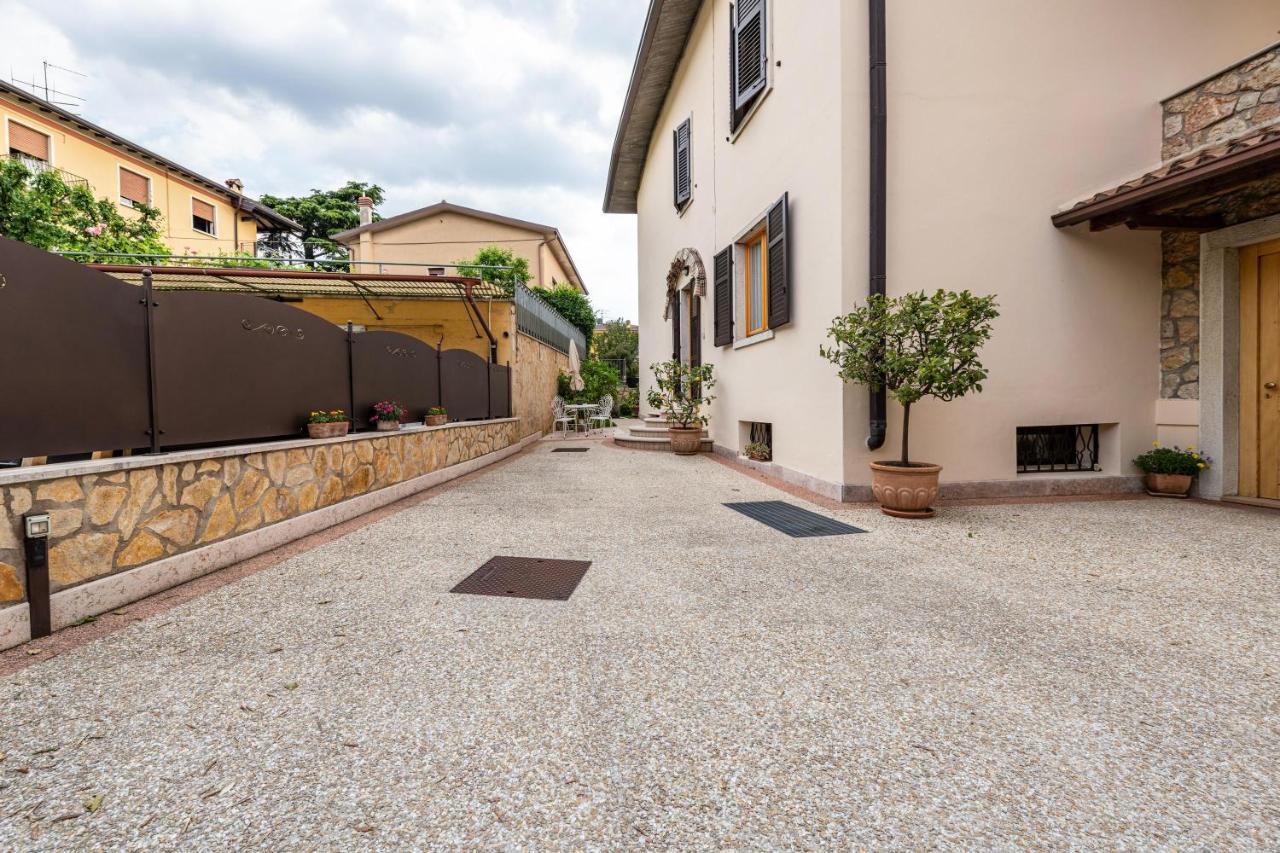 New Casa Ilaria Close To Center Torri Del Benaco Exterior photo